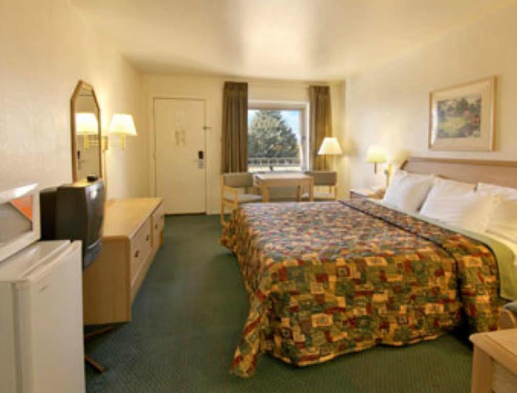 Days By Wyndham Motel